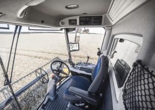Зерновий комбайн New Holland CX6.80