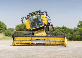 Зерновий комбайн New Holland TC 5.80 SCR