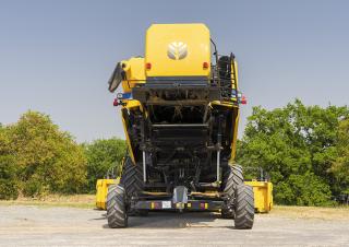 Зерновий комбайн New Holland TC 5.80 SCR