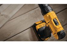 Акумуляторні дрилі та шуруповерти DEWALT DCD771C2