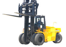Позашляхові навантажувачі TCM FD 230-2