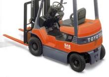 Електричні навантажувачі Toyota 7 FB 15