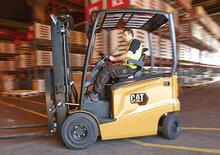 Електричні навантажувачі Caterpillar EP25ACN