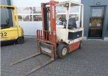 Електричні навантажувачі Nissan UM 02 L 25 U