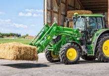 Фронтальний навантажувач John Deere 623R