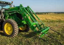 Фронтальний навантажувач John Deere 680R