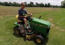 Газонокосарки, газонні та садові трактори John Deere LX172