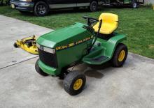 Газонокосарки, газонні та садові трактори John Deere LX176