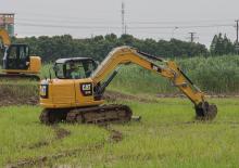 Гусеничні екскаватори Caterpillar 30700
