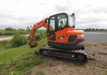 Гусеничні екскаватори Doosan DX85R-3