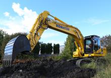 Гусеничні екскаватори Komatsu PC230NHD-11E0