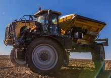 Гусеничні трактори Challenger MT740