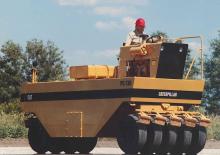 Катки на гумових колесах Caterpillar PS 130