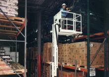 Підйомники з однією вертикальною щоглою Lift-A-Loft AMV36-23