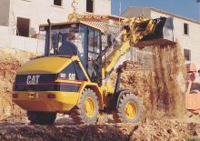 Колісні навантажувачі Caterpillar 902