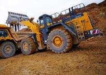 Колісні навантажувачі Komatsu WA900-3