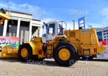 Колісний бульдозер Belaz 68020