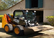 Міні-навантажувачі JCB 155