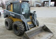 Міні-навантажувачі John Deere Construction 332D