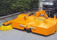 Монтажні підмітальні машини Wiedenmann CombiClean 2600