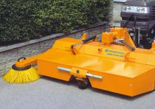 Монтажні підмітальні машини Wiedenmann CombiClean 2602
