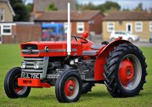 Трактори з заднім приводом Massey Ferguson 135