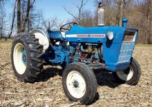 Муніципальні трактори Ford-NH 3000
