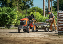 Муніципальні трактори Kubota B2401DTN