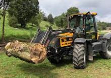 Муніципальні трактори JCB Fastrac 2115