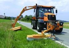Муніципальні трактори JCB Fastrac 3185