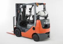 навантажувач з вилковим захватом LPG Toyota 8 FGCU 25