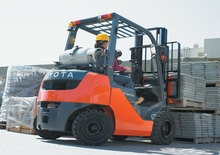 навантажувач з вилковим захватом LPG Toyota 8FGU20