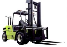 навантажувач з вилковим захватом LPG Clark C75 L