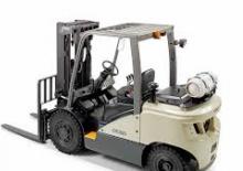 навантажувач з вилковим захватом LPG Crown CG40S-7