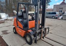 навантажувач з вилковим захватом LPG Steinbock CL 22 C