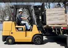 навантажувач з вилковим захватом LPG Caterpillar GC40K STR