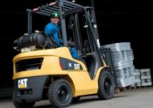 навантажувач з вилковим захватом LPG Caterpillar GP30N