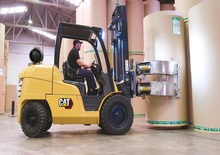 навантажувач з вилковим захватом LPG Caterpillar GP40N