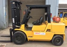 навантажувач з вилковим захватом LPG Caterpillar GP50K