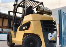 навантажувач з вилковим захватом LPG Caterpillar GP55N