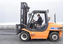 навантажувач з вилковим захватом LPG Samsung SF 70 L