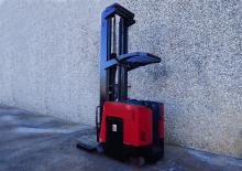 Навантажувачі для вузького проходу VNA RAYMOND 740R45TT