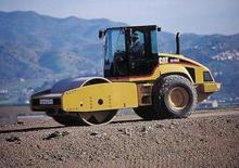 одновальцові дорожні катки Caterpillar CS 683 E