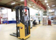 Палетні штабелери Stand Up Rider Platform Caterpillar NSR20N2
