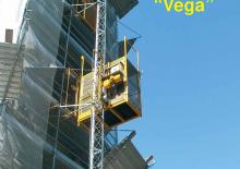 підйомник щоглового типу з робочою платформою Piat VEGA CE