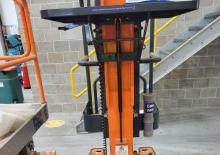 Підйомники з однією вертикальною щоглою Power Towers Powerpicker