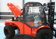 Позашляхові навантажувачі Mast Explorer H 40 DA