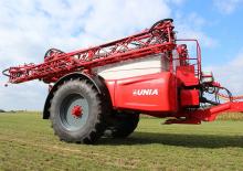 Причіпні польові обприскувачі Unia Heron 4221