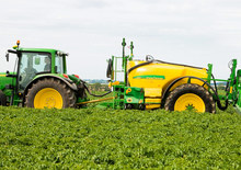 Причіпні польові обприскувачі John Deere 740