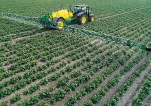 Причіпні польові обприскувачі John Deere R740i